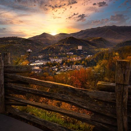 Serenity Heights, Amazing Views, Hot Tub Pool Access, 1089 Free Tickets Each Paid Day, Dollywood Gatlinburg Kültér fotó
