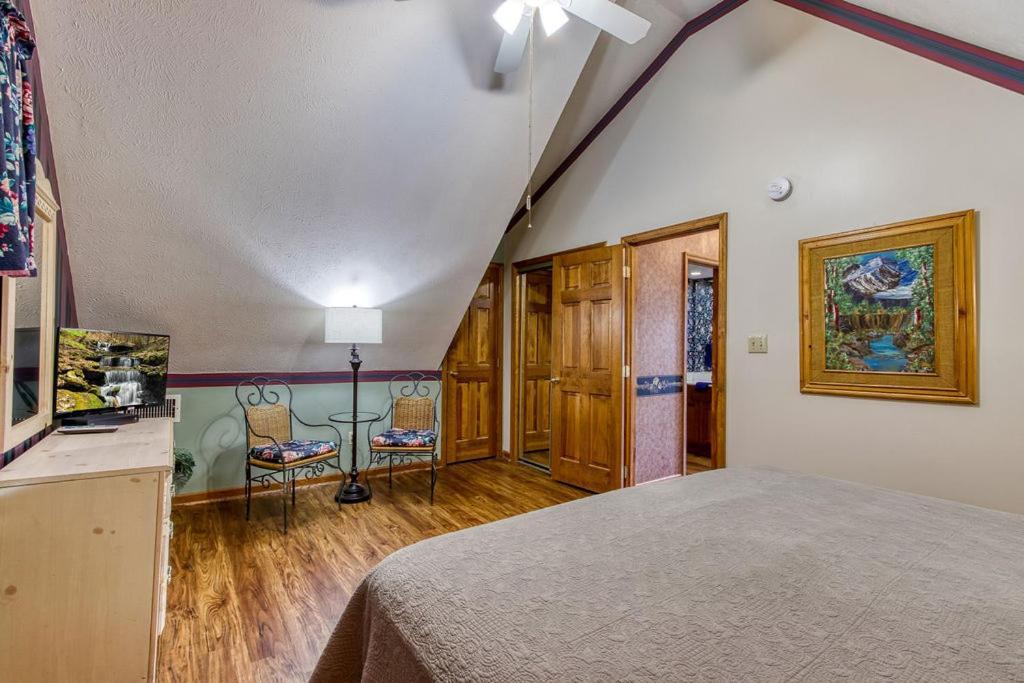Serenity Heights, Amazing Views, Hot Tub Pool Access, 1089 Free Tickets Each Paid Day, Dollywood Gatlinburg Kültér fotó