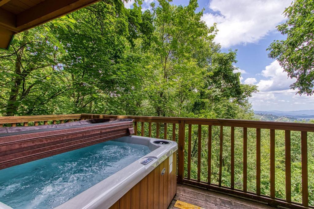 Serenity Heights, Amazing Views, Hot Tub Pool Access, 1089 Free Tickets Each Paid Day, Dollywood Gatlinburg Kültér fotó